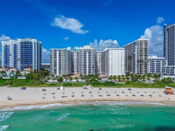 6039 Collins Ave #1607 Miami Beach, FL 33140