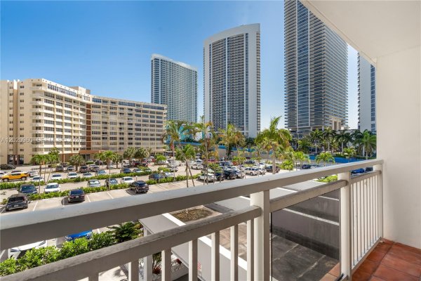1849 S Ocean Dr #305 Hallandale Beach, FL 33009