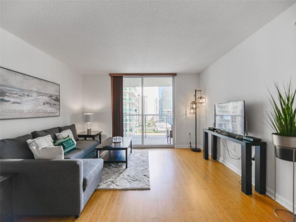 1200 Brickell Bay Dr #2119 Miami, FL 33131