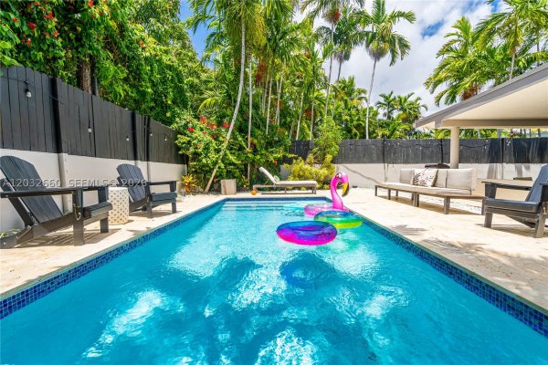 520 SW 22th Rd Miami, FL 33129