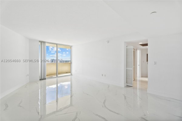 19501 W Country Clb Dr #2506 Aventura, FL 33180