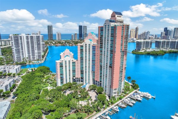 3370 Hidden Bay Dr #815 Aventura, FL 33180