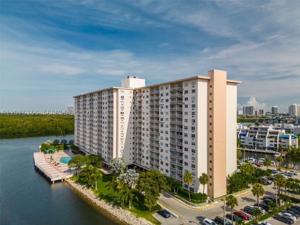 400 Kings Pt Dr #822-23 Sunny Isles Beach, FL 33160