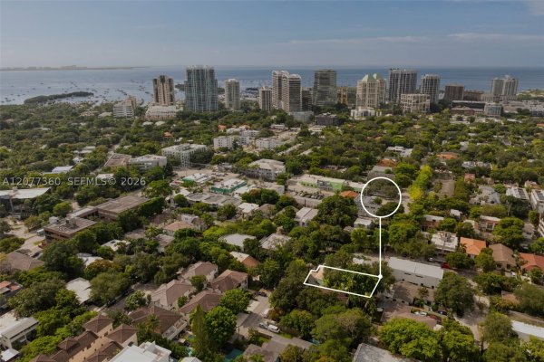 2952 Louise St Coconut Grove, FL 33133