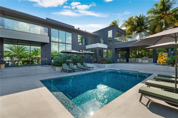131 Cape Florida Dr Key Biscayne, FL 33149