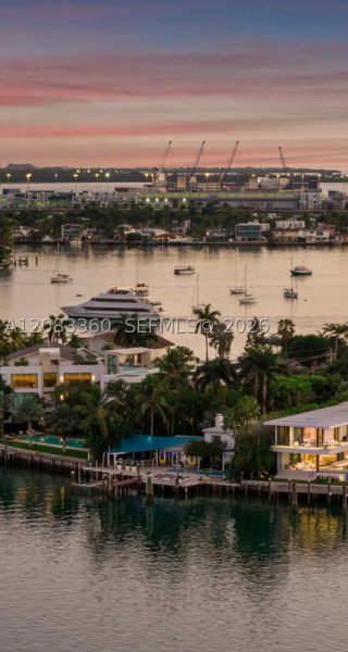 1421 N Venetian Way Miami, FL 33139
