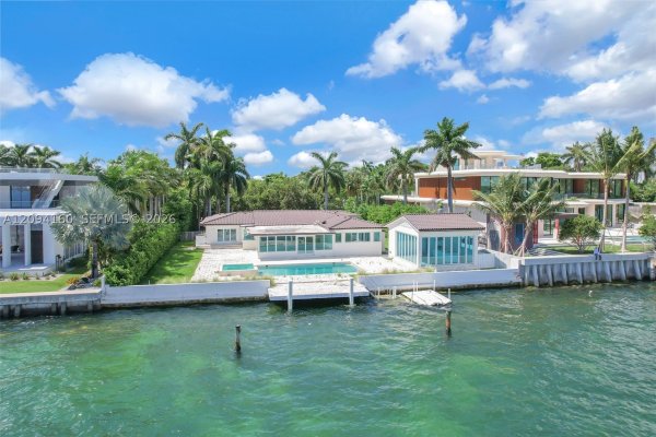 205 N Hibiscus Dr Miami Beach, FL 33139