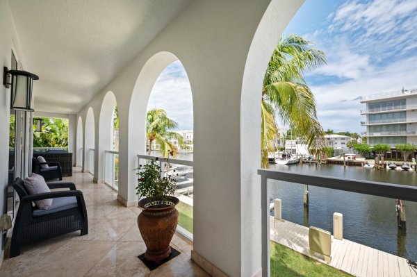 48 Hendricks #2a-a Fort Lauderdale, FL 33301