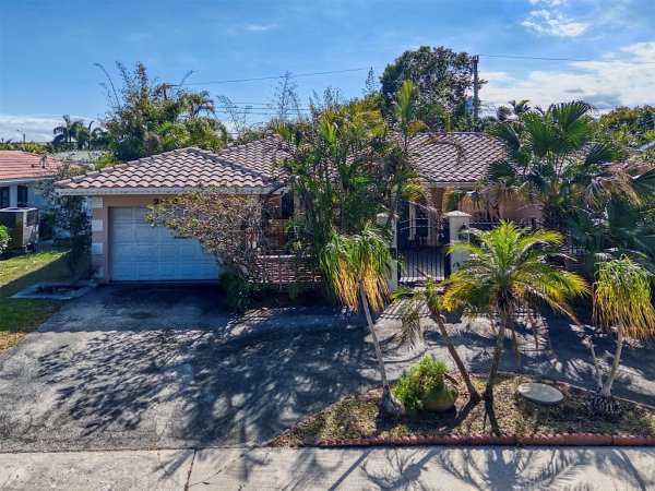 2162 NE 65th Fort Lauderdale, FL 33308