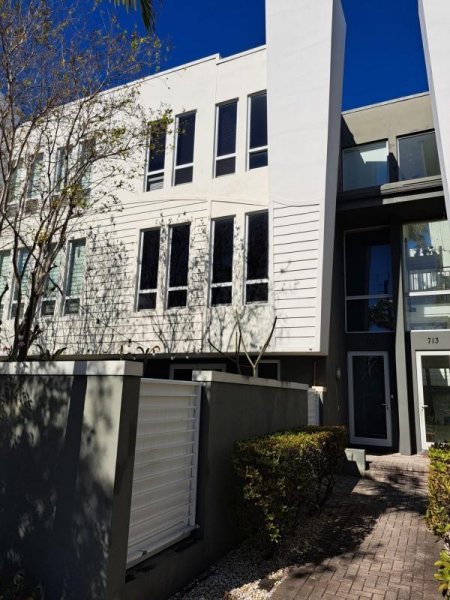 711 SE 16th Fort Lauderdale, FL 33316