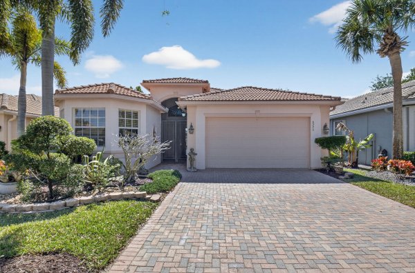 8270 Azure Coast Lake Worth, FL 33467