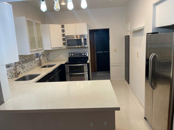 330 W 46th St #1 Miami Beach, FL 33140 330 W 46th St #1 Miami Beach, FL 33140