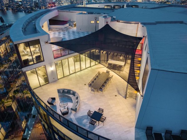 18555 Collins Ave #PH-1 Sunny Isles Beach, FL 33160