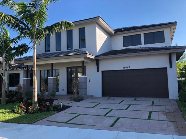 16045 NW 87th Ct Miami Lakes, FL 33018