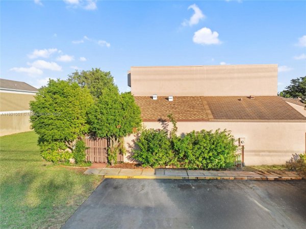 12393 NW 12th Ct Pembroke Pines, FL 33026