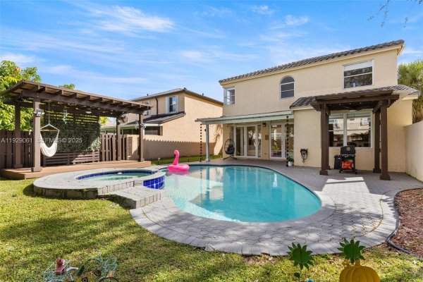 574 NW 159th Ave Pembroke Pines, FL 33028