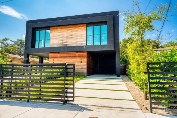 58 NW 52nd St Miami, FL 33127