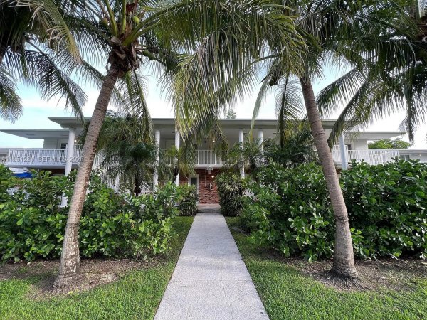 100 Sunrise Dr #5 Key Biscayne, FL 33149