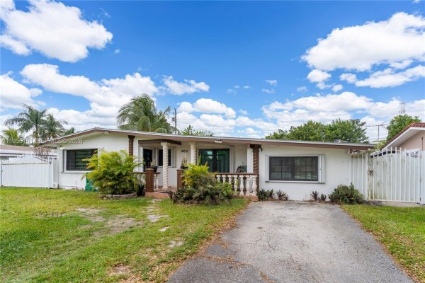 18670 Belview Dr Cutler Bay, FL 33157