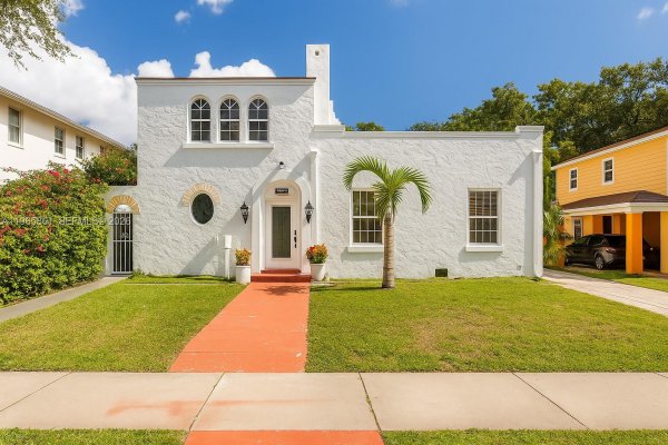 1545 NW 8th Ter Miami, FL 33125