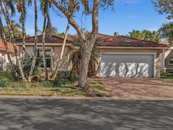 4962 SW 32nd Way Hollywood, FL 33312