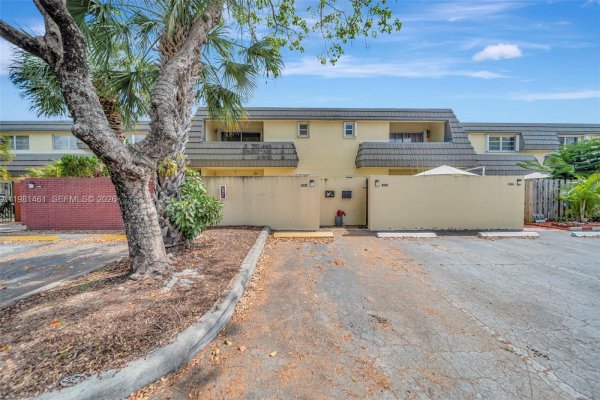 8769 SW 137th Ave Miami, FL 33183