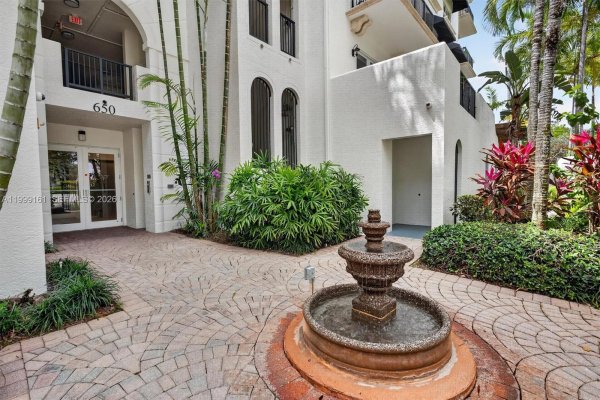 650 Valencia Ave #302 Coral Gables, FL 33134