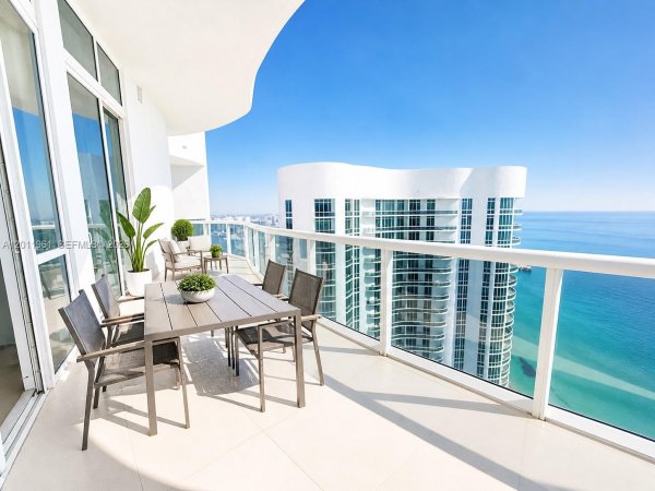 15901 Collins Ave #4303 Sunny Isles Beach, FL 33160