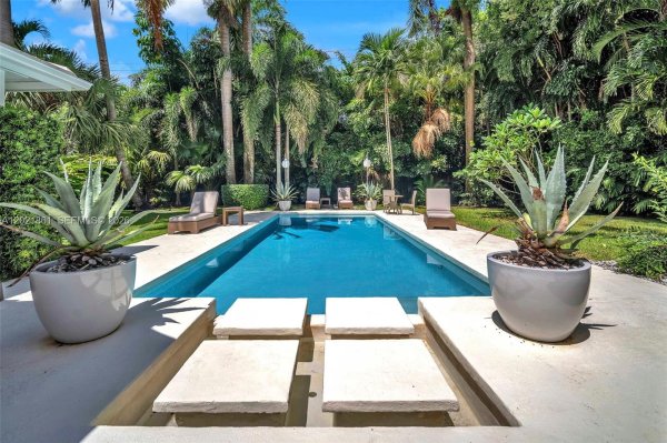 203 Ridgewood Rd Coral Gables, FL 33133
