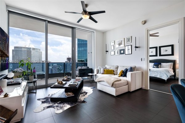 200 Biscayne Blvd Way #4812 Miami, FL 33131