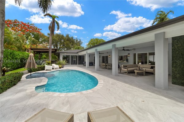12900 SW 112th Ave Miami, FL 33176