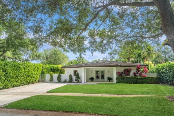 8215 SW 63rd Pl Miami, FL 33143