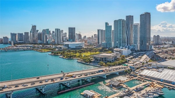 1040 Biscayne Blvd #2603 Miami, FL 33132