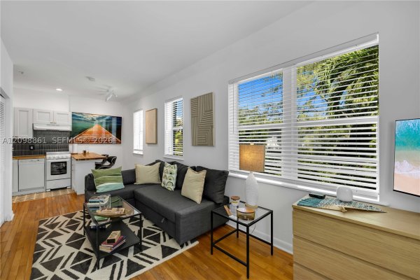 1521 Lenox Ave #209 Miami Beach, FL 33139