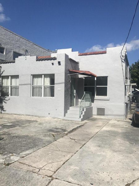 1021 SW 5th Miami, FL 33130