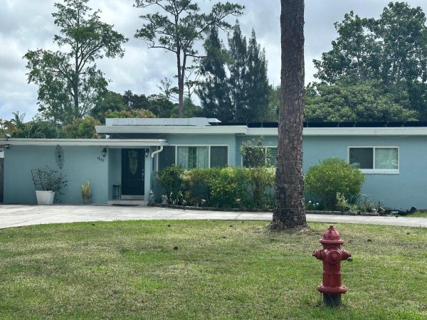 800 Ivory Haverhill, FL 33415