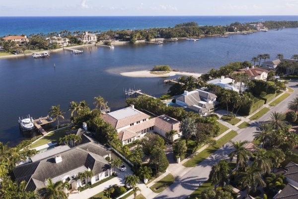 1690 Lands End Rd Manalapan, FL 33462