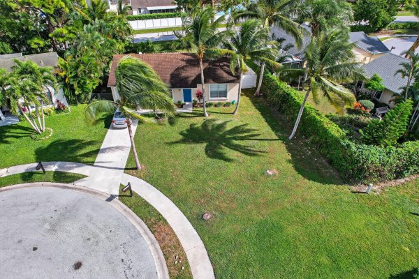102 Cedar Jupiter, FL 33458