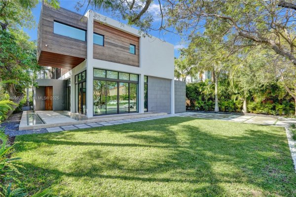 Undisclosed Address Golden Beach, FL 33160