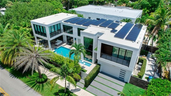 1600 NE 6th St Fort Lauderdale, FL 33304