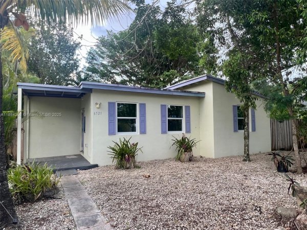 6521 SW 63rd Ct South Miami, FL 33143