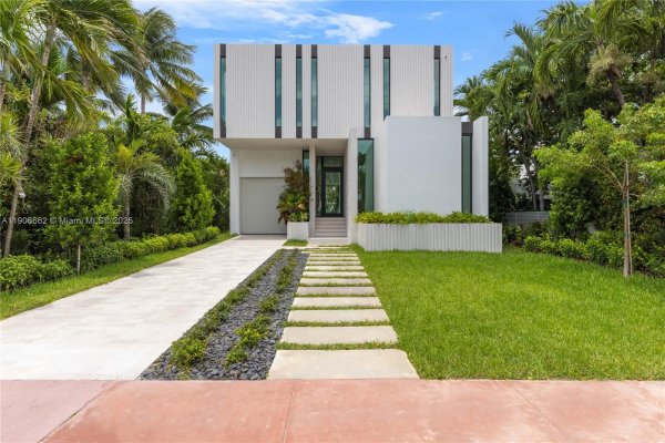 4504 Sheridan Ave Miami Beach, FL 33140