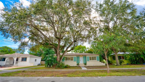 1230 NE 133rd St North Miami, FL 33161