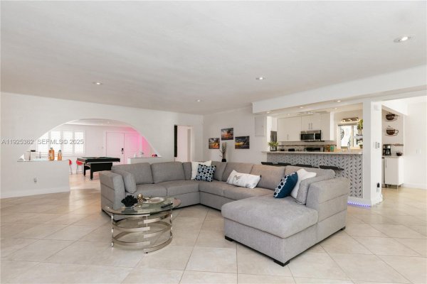 1900 N Victoria Park Rd Fort Lauderdale, FL 33305