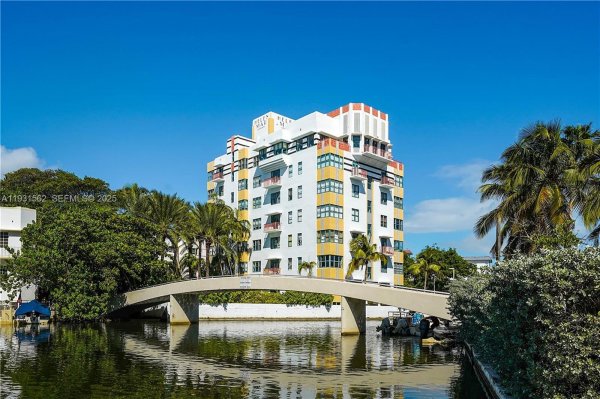 2421 Lake Pancoast Dr #5C Miami Beach, FL 33140