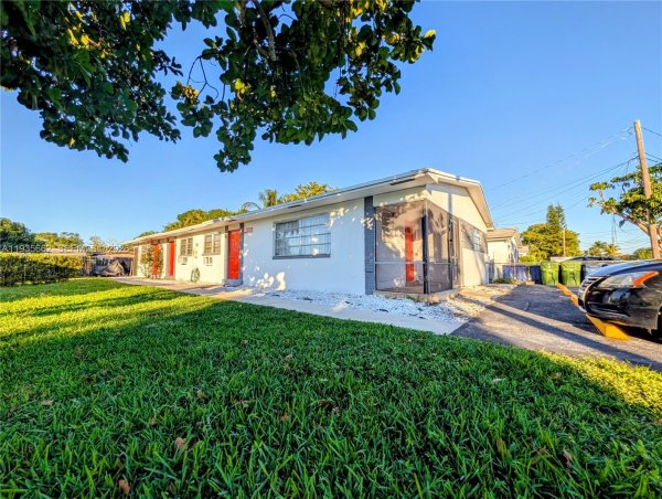 512 SW 7th St #1-4 Hallandale Beach, FL 33009