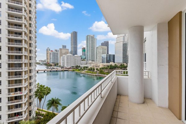 801 Brickell Key Blvd #1005 Miami, FL 33131