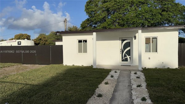 16320 NW 19th Ct Miami Gardens, FL 33054