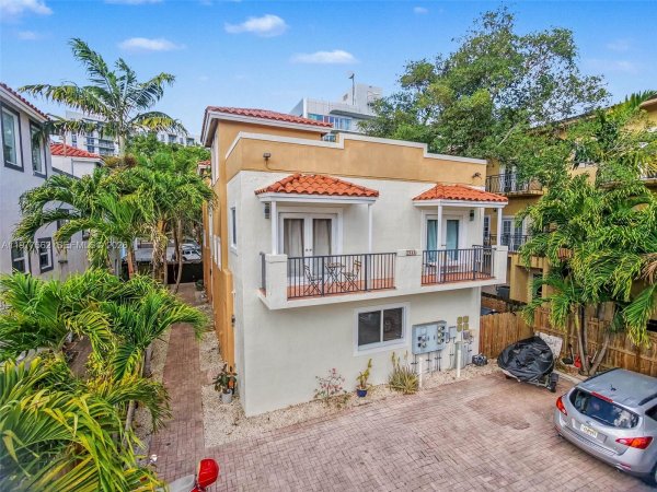 2945 Coconut Ave Miami, FL 33133