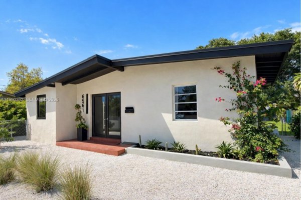 6561 SW 34th St Miami, FL 33155